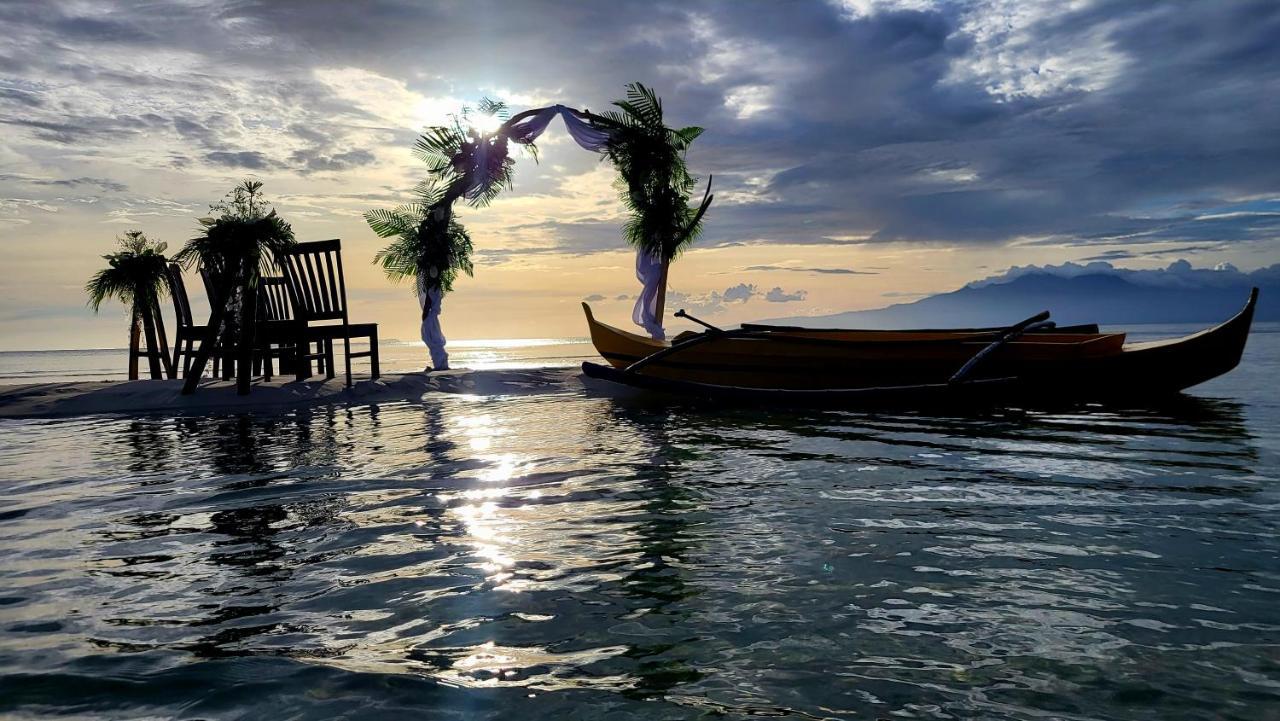 Apo Diver Beach Resort 산후안 외부 사진