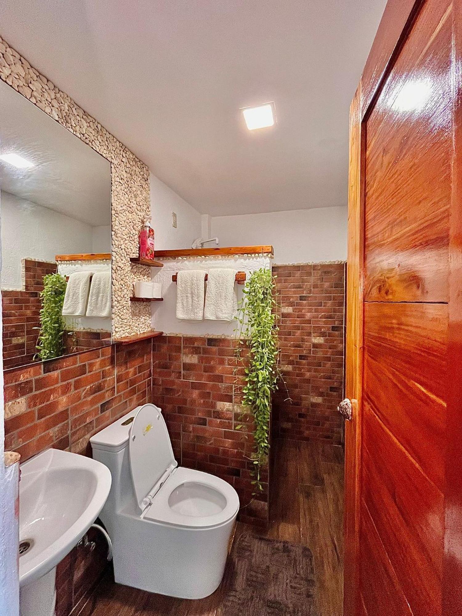 Apo Diver Beach Resort 산후안 외부 사진